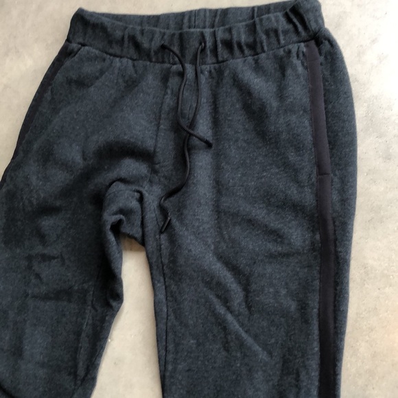 Theory joggers size small made in Peru - Picture 8 of 11